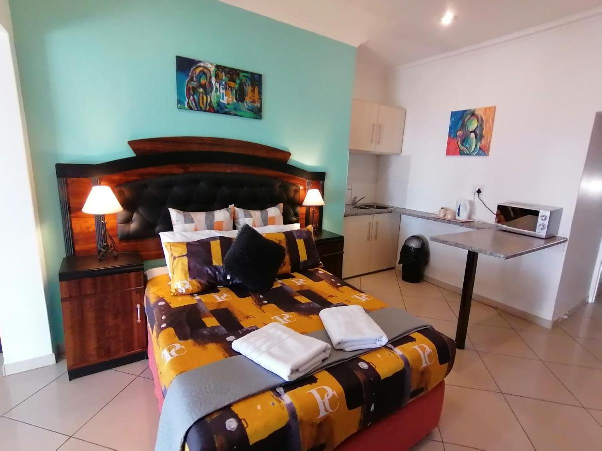 Palm View Guest House Pretoria Exterior photo
