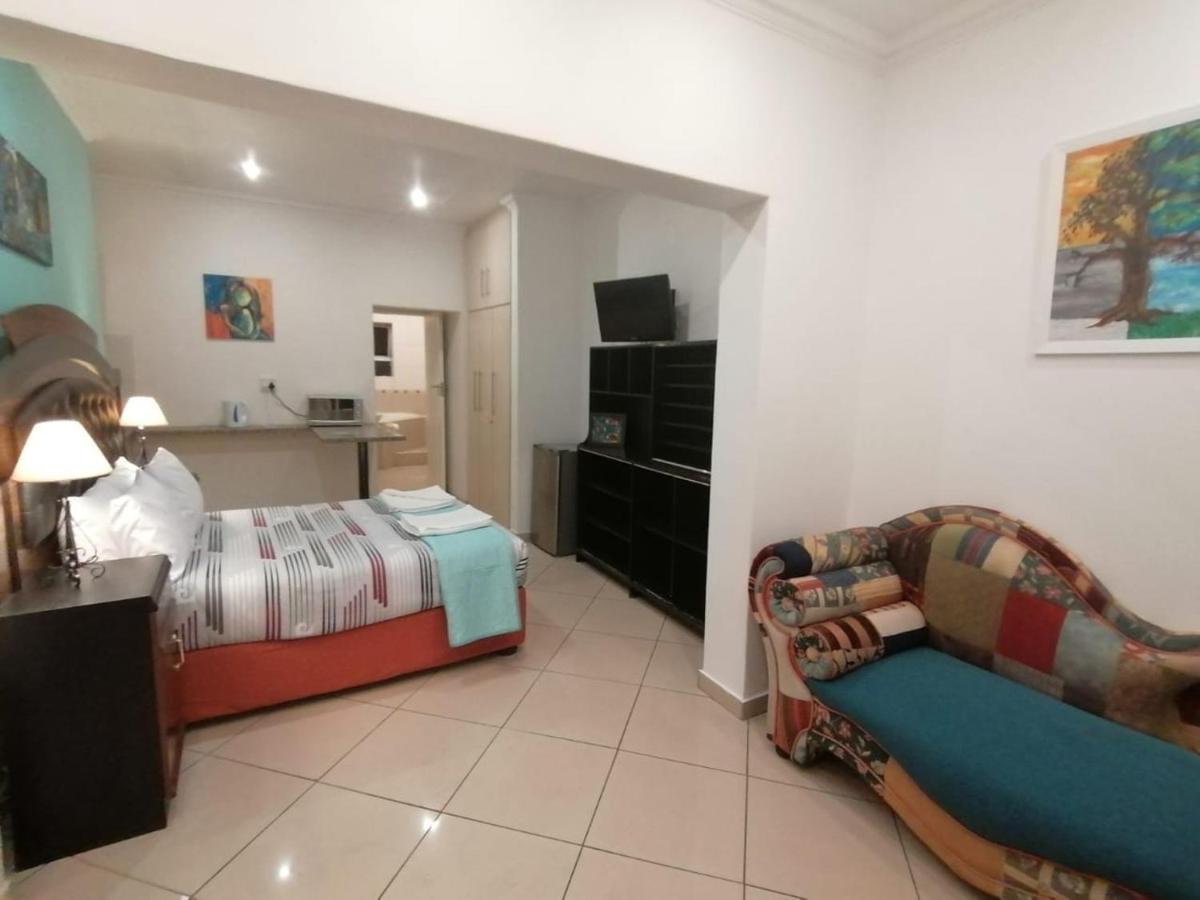 Palm View Guest House Pretoria Exterior photo