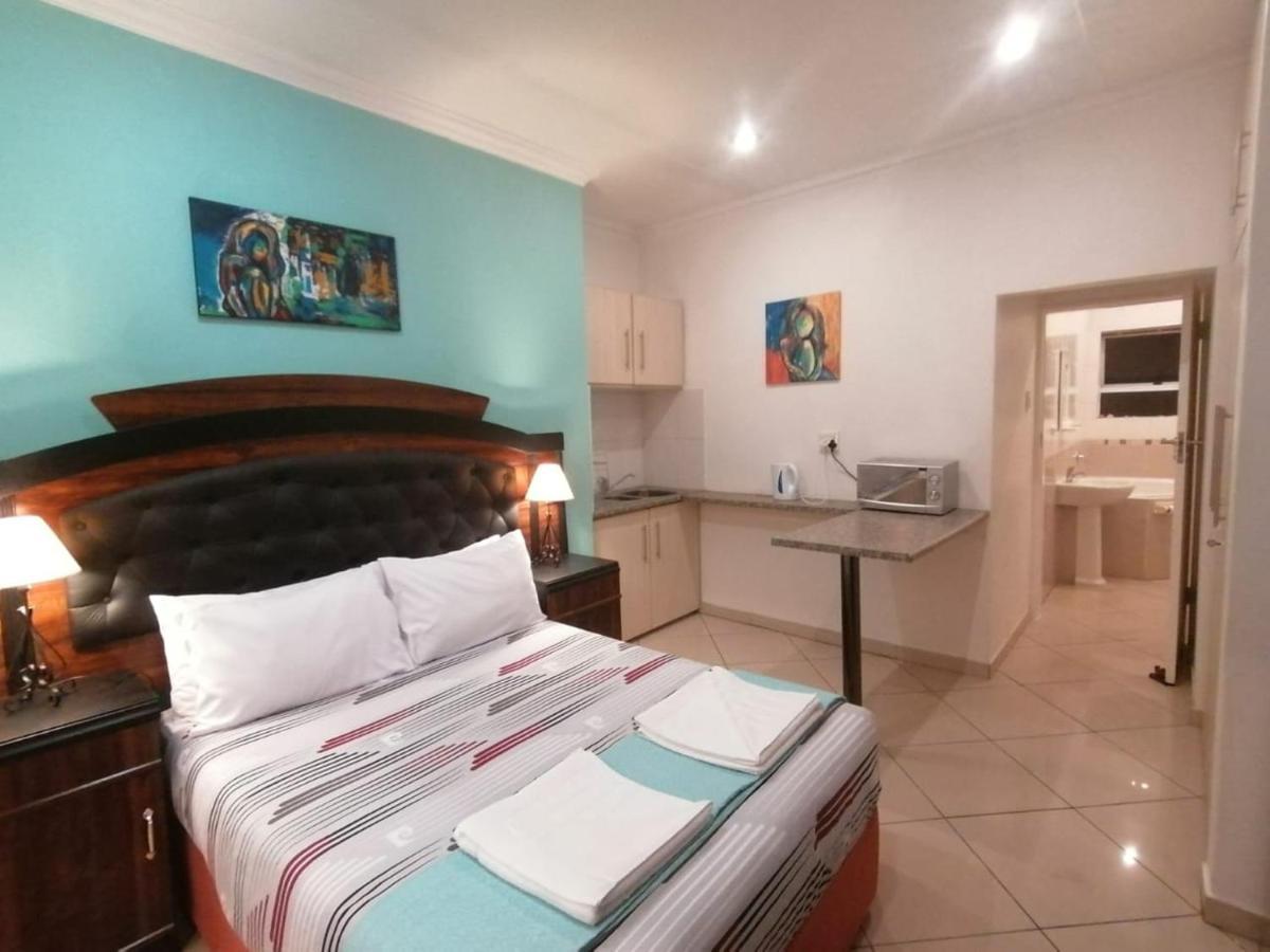 Palm View Guest House Pretoria Exterior photo